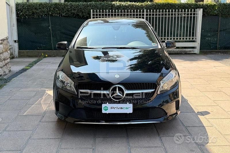 Usata Mercedes A200 150 CV (110 kW) 2016 Nero Utilitaria