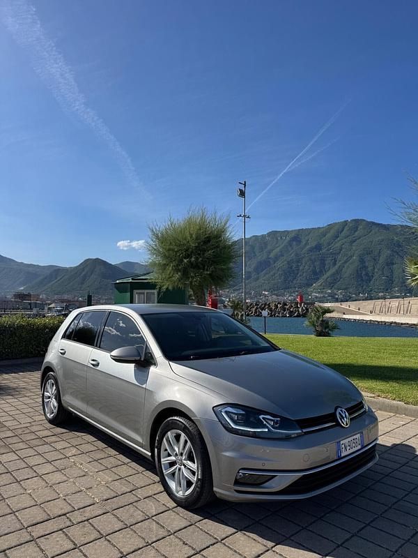 Argento Usata 2018 VW Golf Highline Tre volumi | 13.500 € (Cara) - Immagine 1/4
