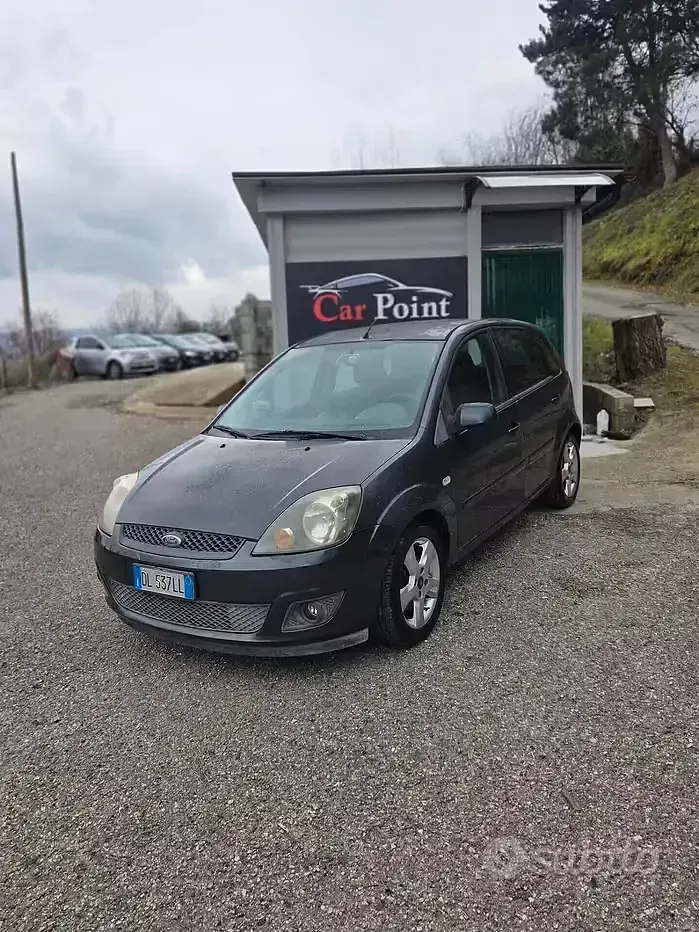 Usata Ford Fiesta Ghia 75 CV (55 kW) 2007 Utilitaria