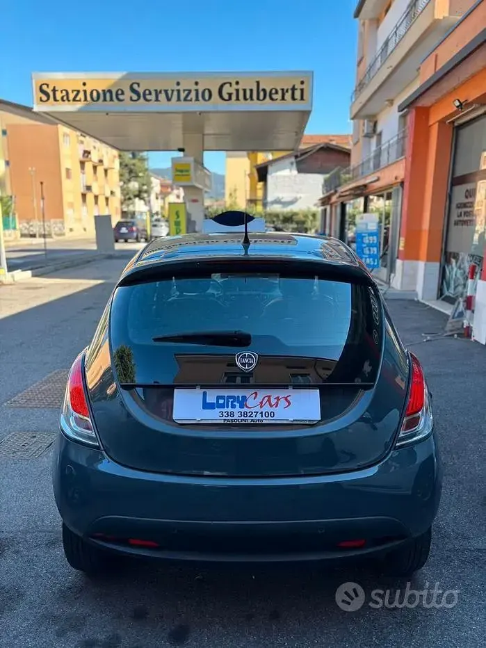 Usata Lancia Ypsilon Gold 80 CV (58 kW) 2015 Grigio Utilitaria