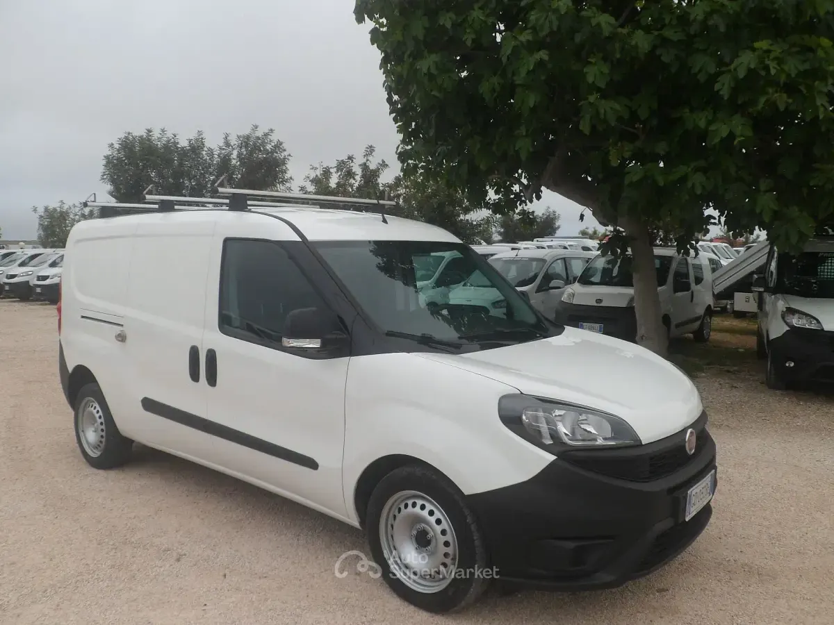 Usata Fiat Doblò 105 CV (77 kW) 2021 Bianco Monovolume