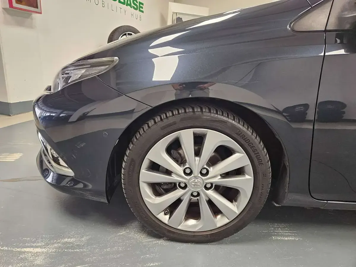 Usata Toyota Auris Lounge 111 CV (81 kW) 2016 Nero Berlina
