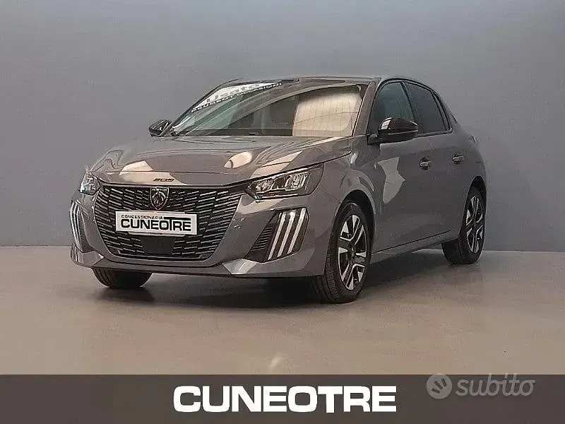 Usata Peugeot 208 Allure 101 CV (74 kW) 2025 Grigio Utilitaria