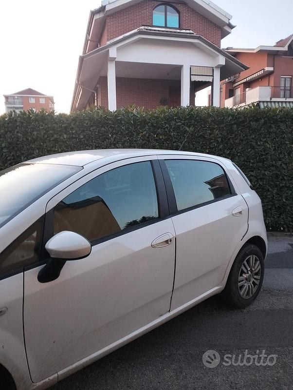 Usata Fiat Grande Punto 77 CV (56 kW) 2012 Bianco Utilitaria