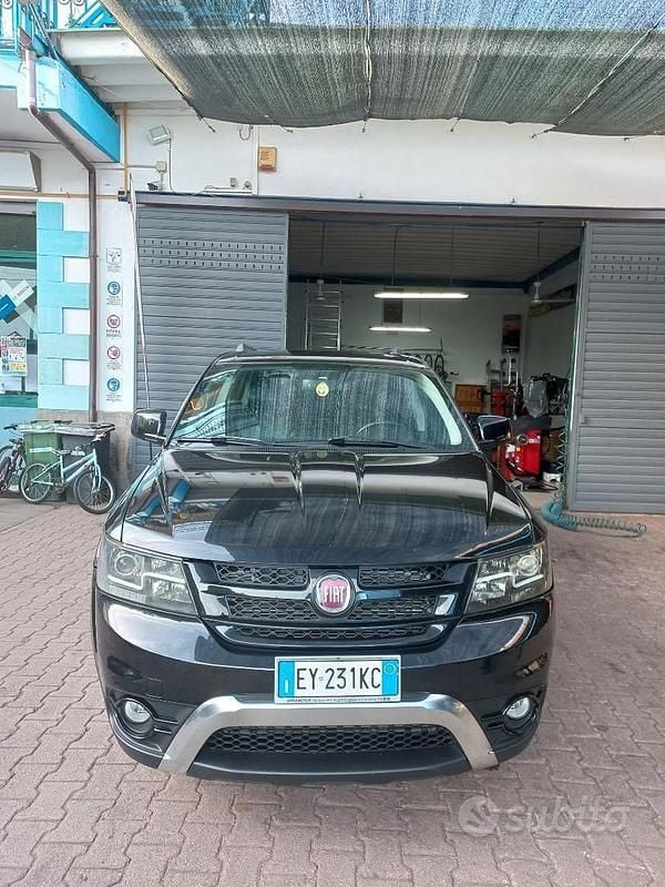 Usata Fiat Freemont Cross 170 CV (125 kW) 2015 Nero SUV