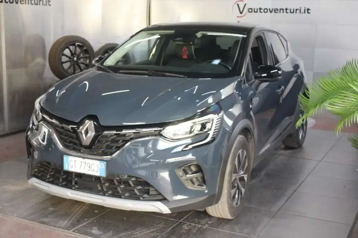 Usata Renault Captur Techno 101 CV (74 kW) 2024 Blu SUV
