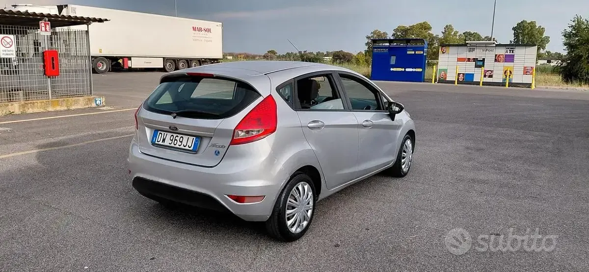 Usata Ford Fiesta 75 CV (55 kW) 2009 Grigio Berlina