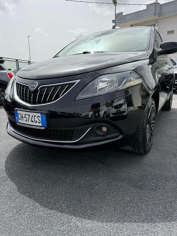 Usata Lancia Ypsilon 69 CV (50 kW) 2021 Nero Utilitaria