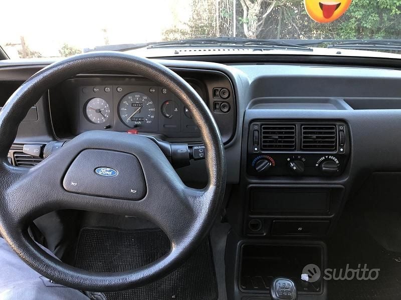 Usata Ford Escort 60 CV (44 kW) 1987 Grigio Berlina