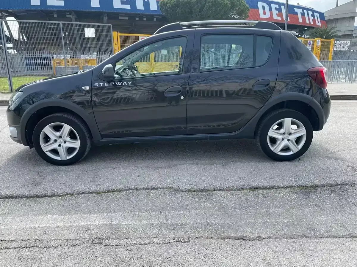 Usata Dacia Sandero Stepway 90 CV (66 kW) 2013 Nero Berlina