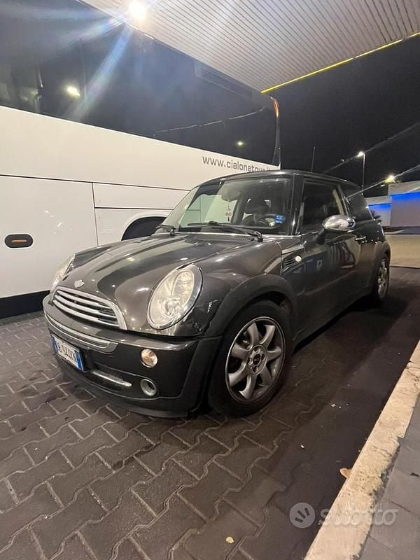 Grigio Usata 2004 Mini Cooper Utilitaria | 2500 € (Buon prezzo) - Immagine 1/4