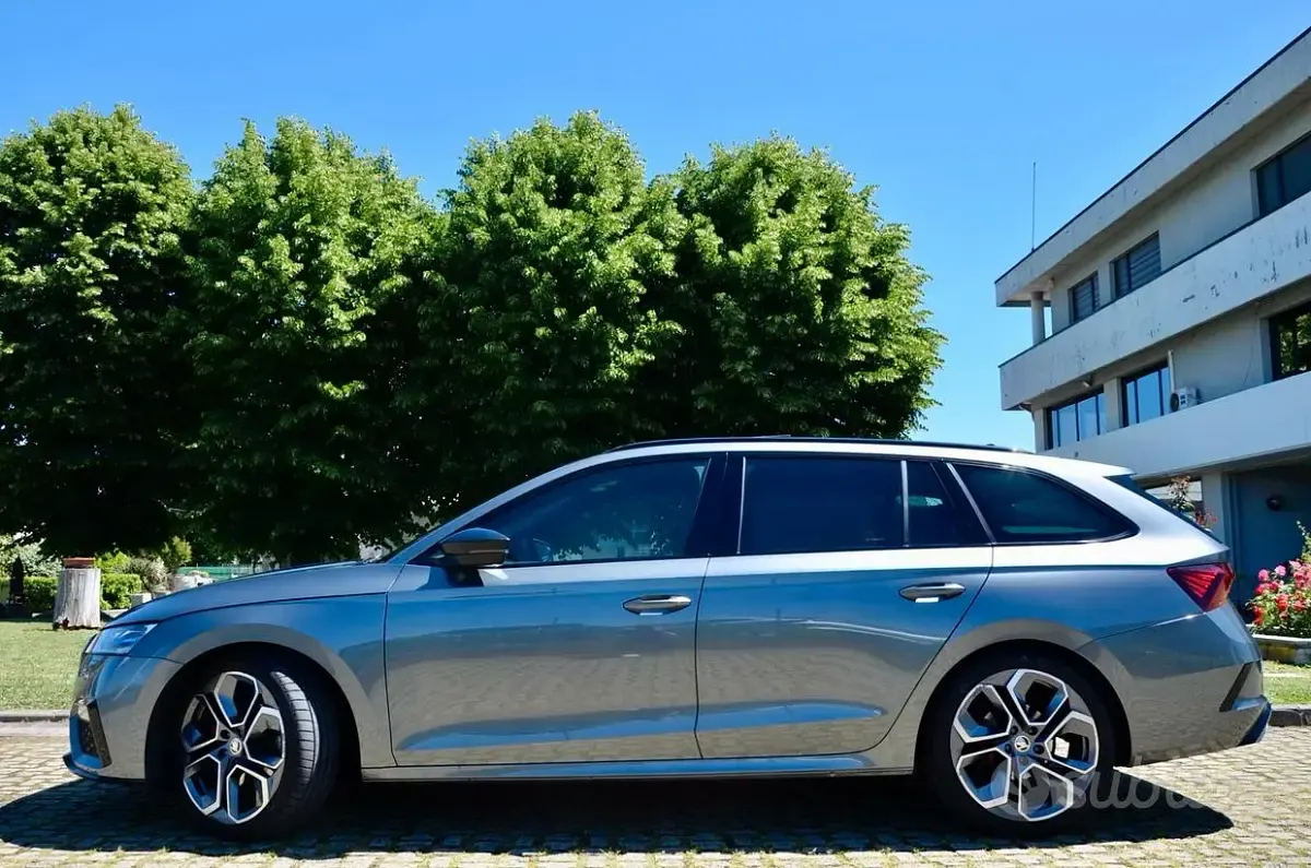 Usata Skoda Octavia RS 200 CV (147 kW) 2024 Grigio Station wagon