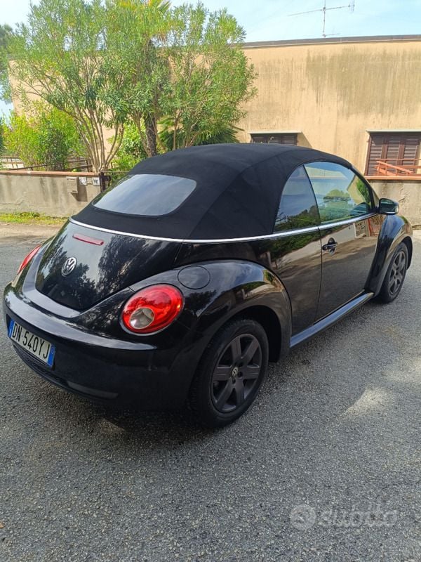 Usata VW Beetle 105 CV (77 kW) 2007 Nero Cabrio