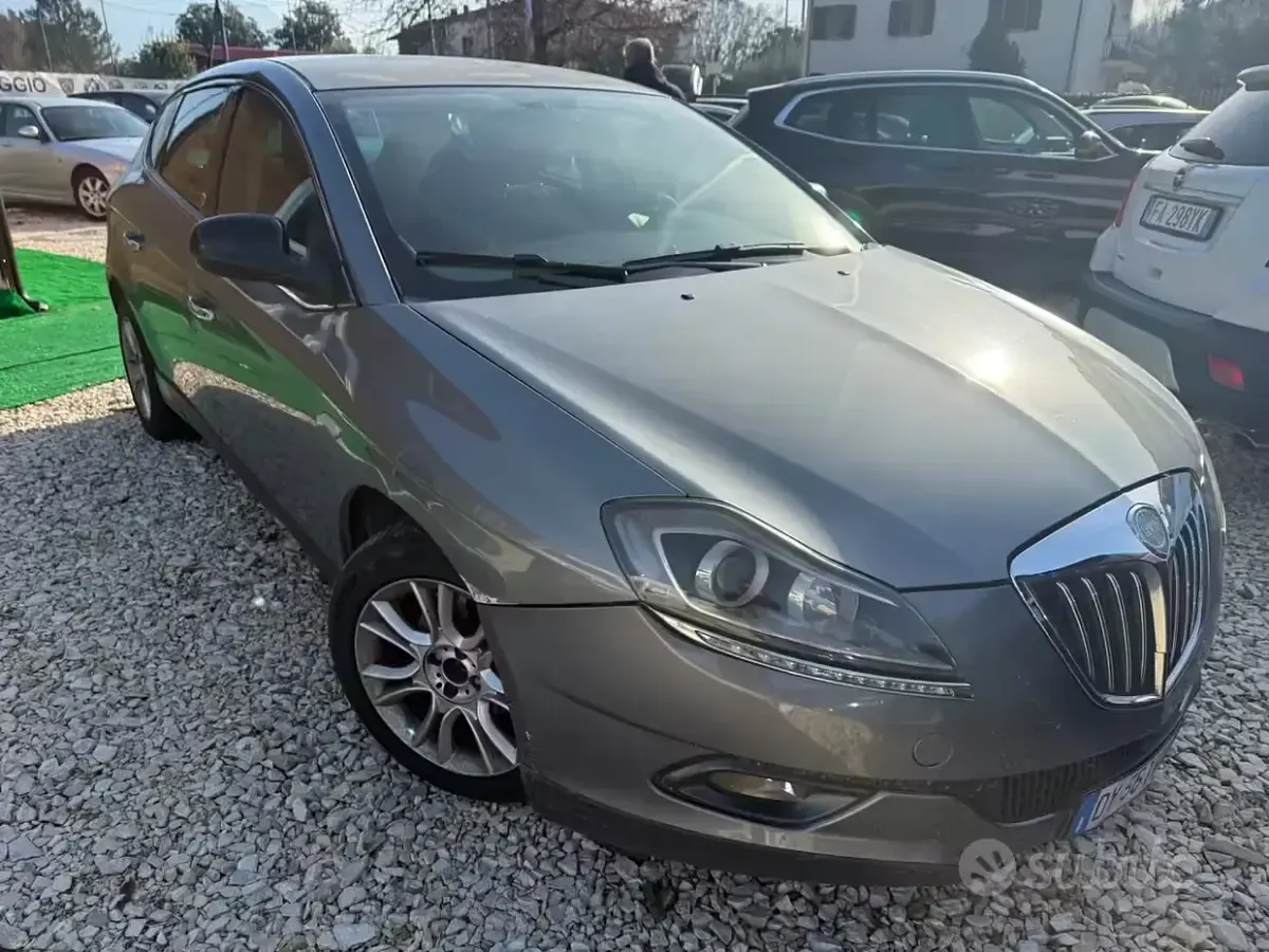Gebraucht Lancia Delta 120 PS (88 kW) 2010 Grau Kleinwagen