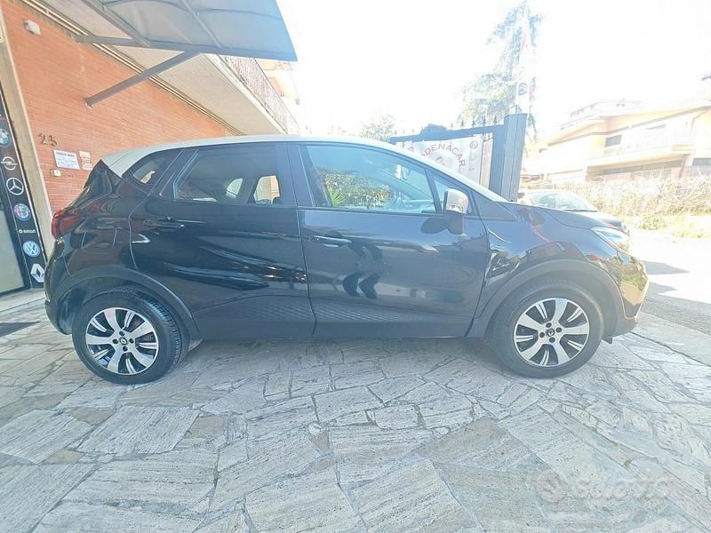 Usata Renault Captur Intens 90 CV (66 kW) 2016 Nero SUV