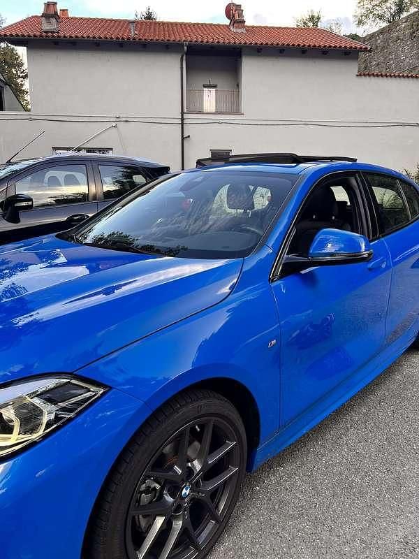 Usata BMW 116 M Sport 116 CV (85 kW) 2022 Blu/azzurro Utilitaria