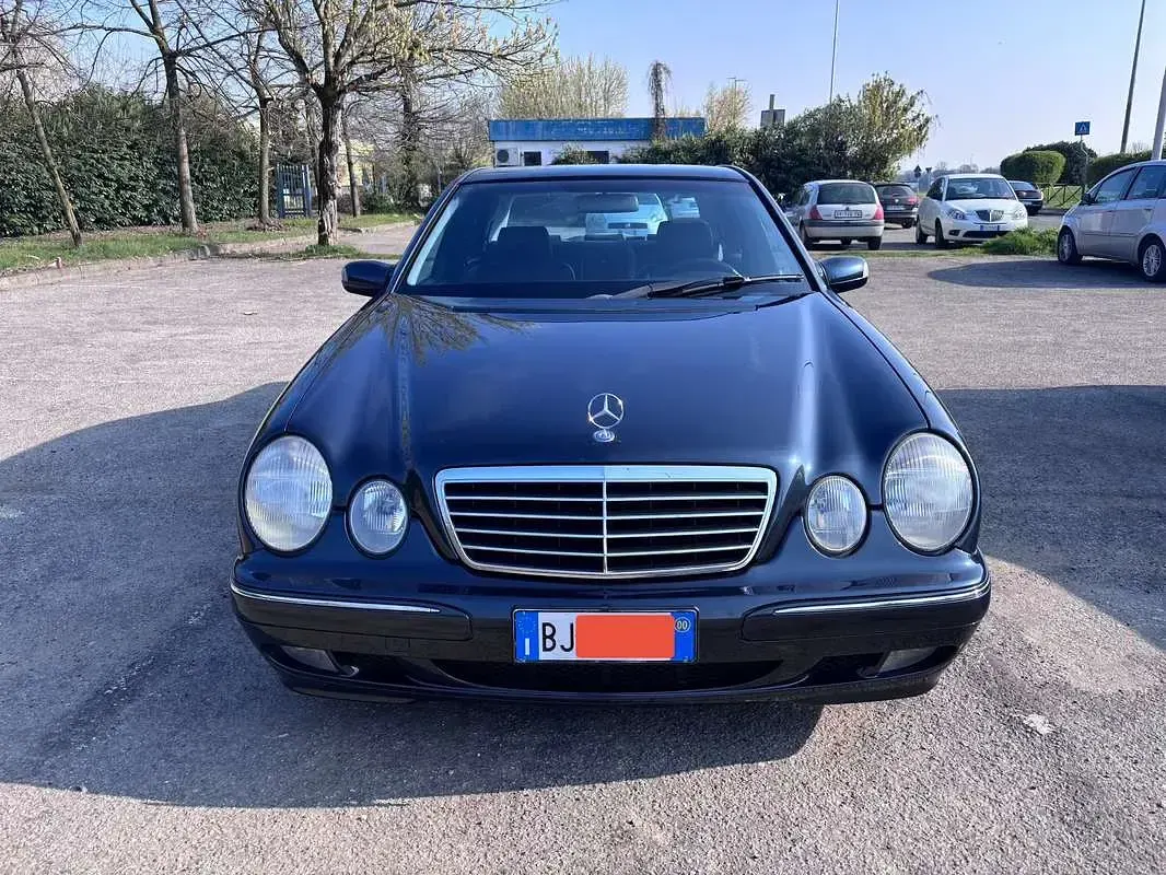 Usata Mercedes E200 Avantgarde 186 CV (136 kW) 2000 Blu Berlina