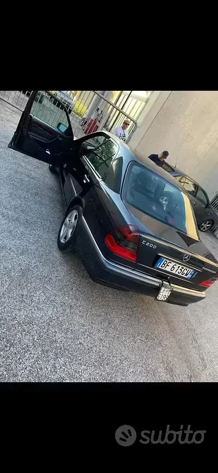 Usata Mercedes C200 192 CV (141 kW) 1999 Nero Berlina