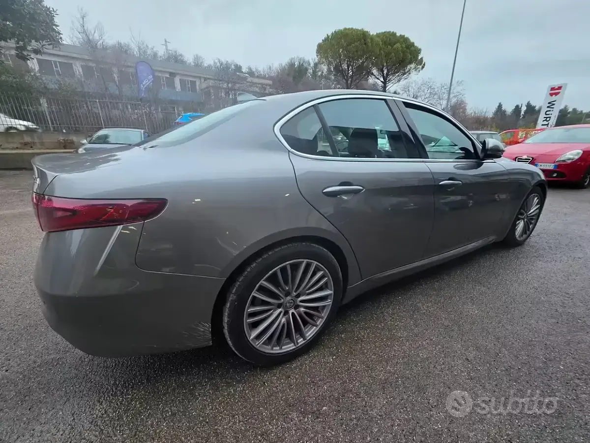 Brugt Alfa Romeo Giulia Business 180 HK (132 kW) 2017 Grå Sedan