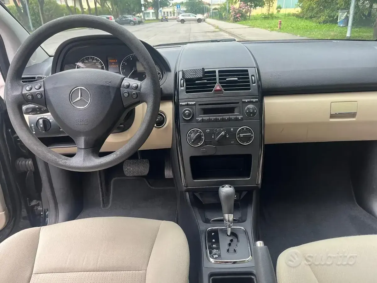 Usata Mercedes A160 Avantgarde 95 CV (69 kW) 2012 Nero Utilitaria