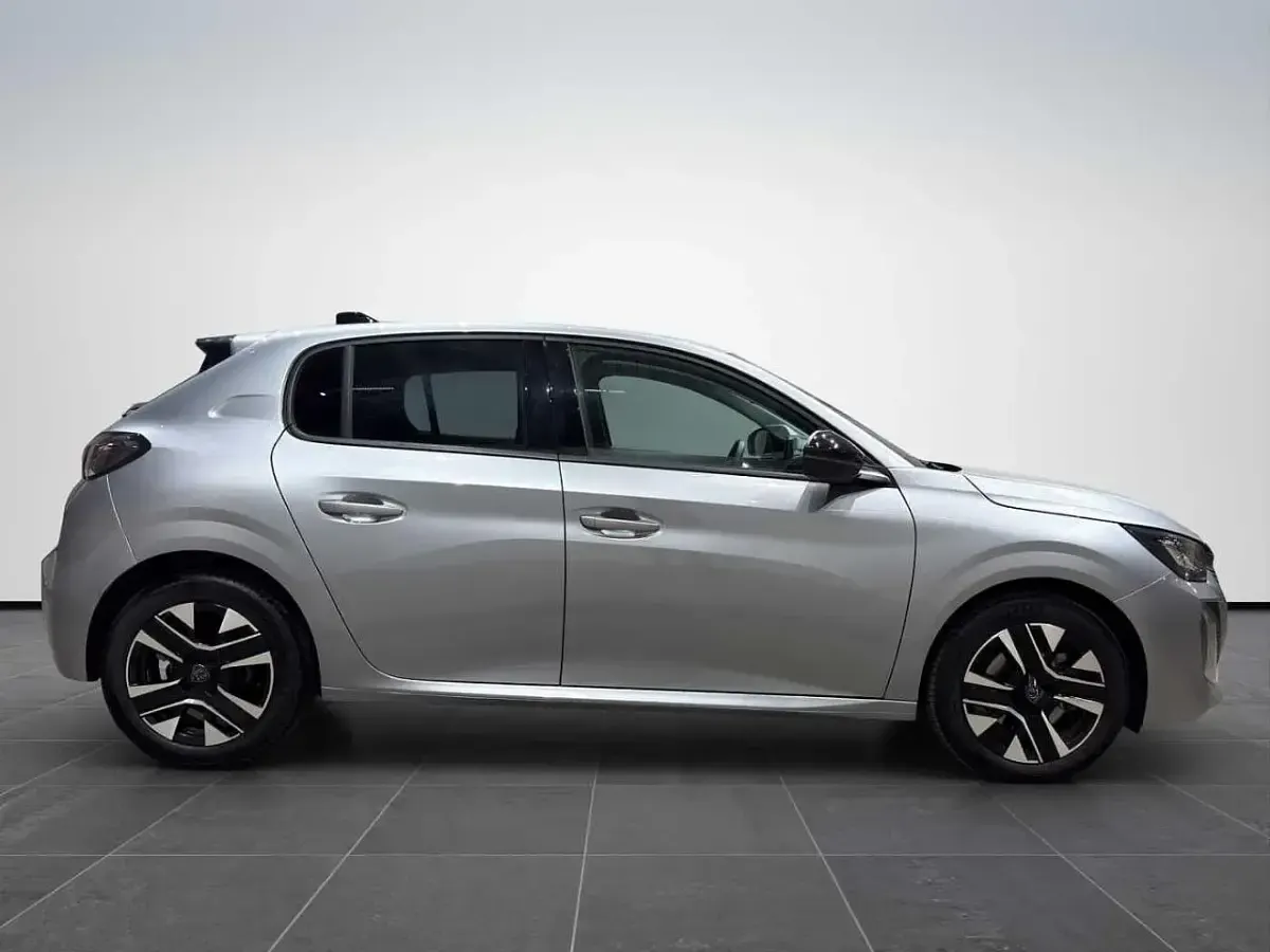 Usata Peugeot 208 Allure 101 CV (74 kW) 2025 Grigio artense Utilitaria