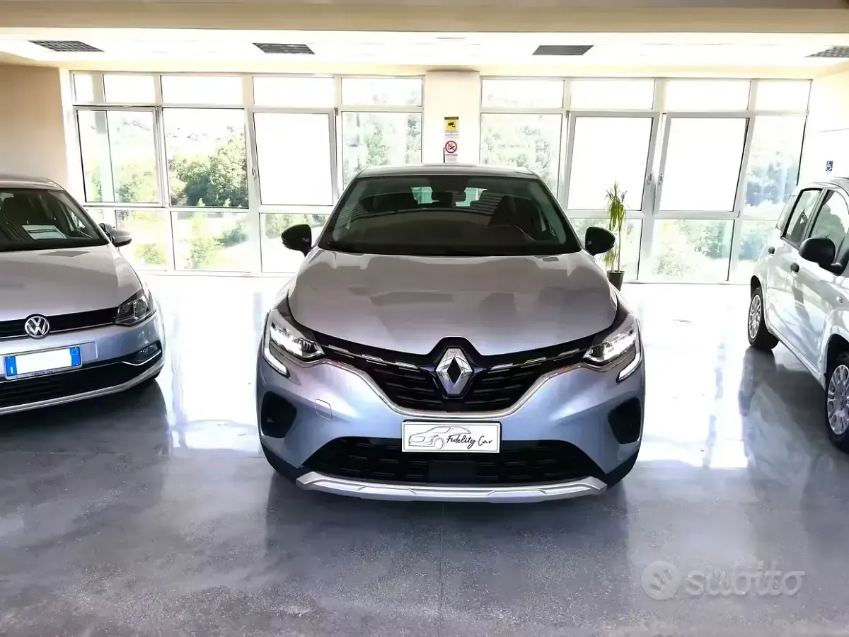 Usado Renault Captur Business 95 CV (69 kW) 2021 Gris SUV
