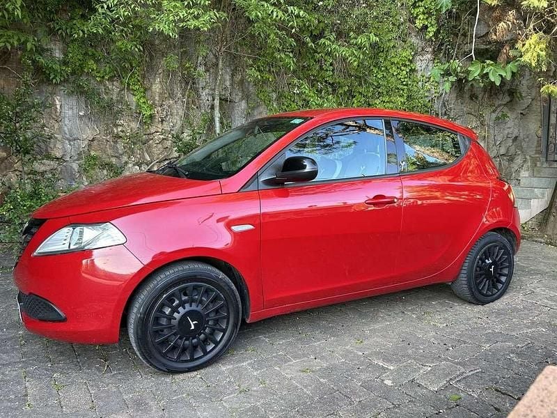 Usata Lancia Ypsilon Silver 69 CV (50 kW) 2015 Utilitaria