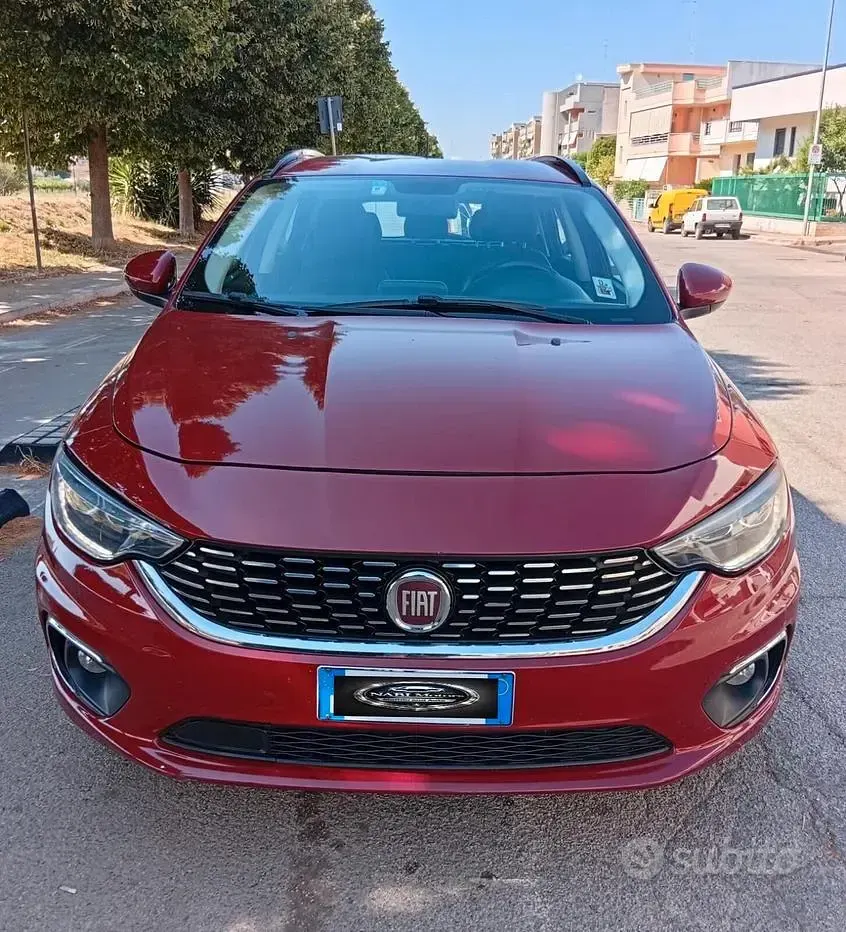 Usata Fiat Tipo Lounge 120 CV (88 kW) 2017 Rosso Station wagon