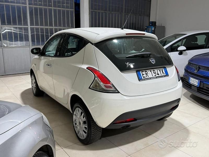 Usata Lancia Ypsilon 80 CV (58 kW) 2015 Bianco Utilitaria