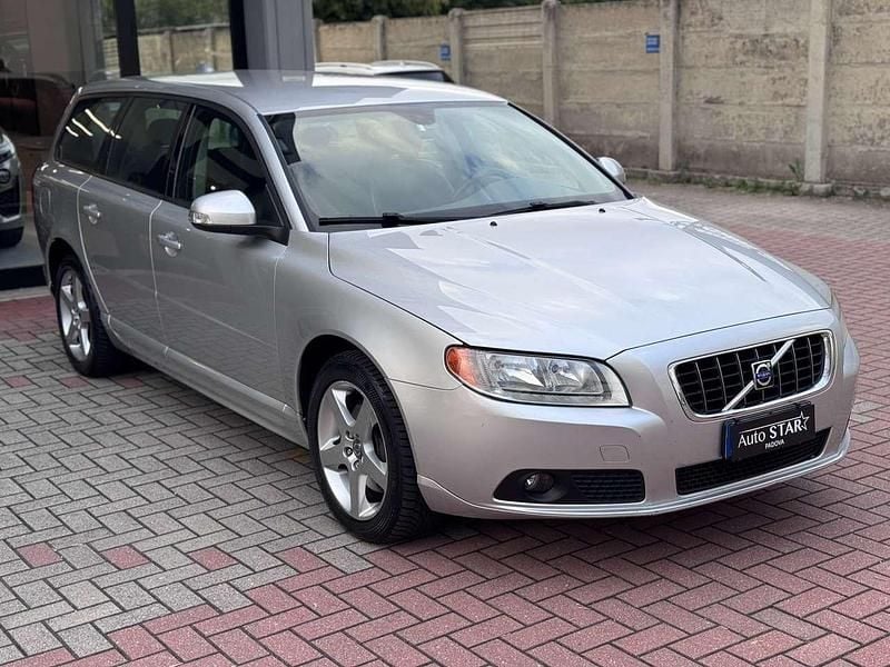Usata Volvo V70 Momentum 163 CV (119 kW) 2009 Argento Station wagon