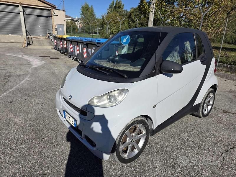 Bianco Usata 2011 Smart ForTwo Coupé Passion Coupé | 2300 € (Super prezzo) - Immagine 1/4