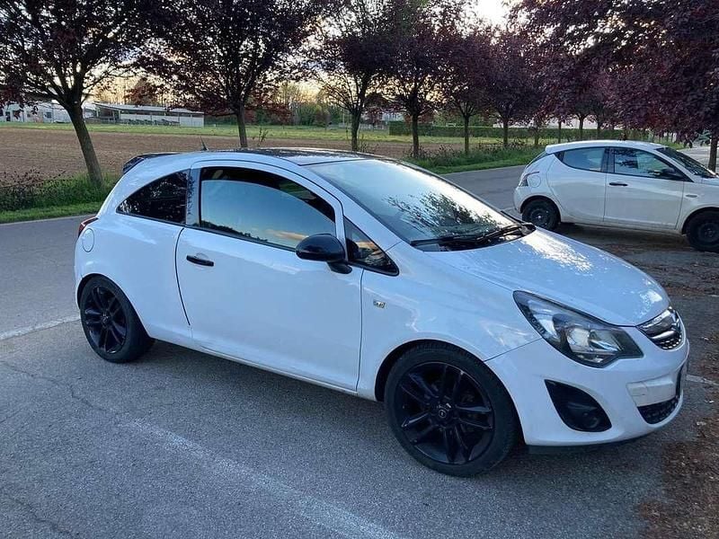 Usata Opel Corsa 75 CV (55 kW) 2013 Bianco Utilitaria