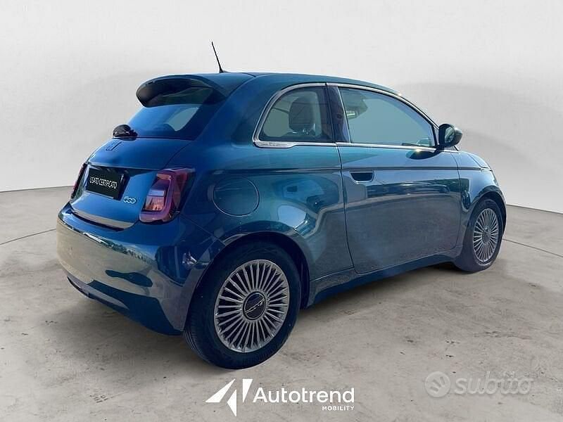 Usata Fiat 500e Icon 86 kW (118 CV) 2021 Blu Berlina