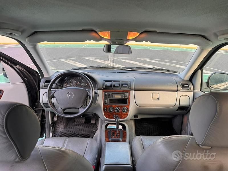 Usata Mercedes ML320 218 CV (160 kW) 2001 Nero SUV