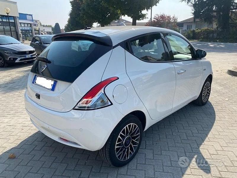 Usata Lancia Ypsilon S 69 CV (50 kW) 2024 Bianco Utilitaria