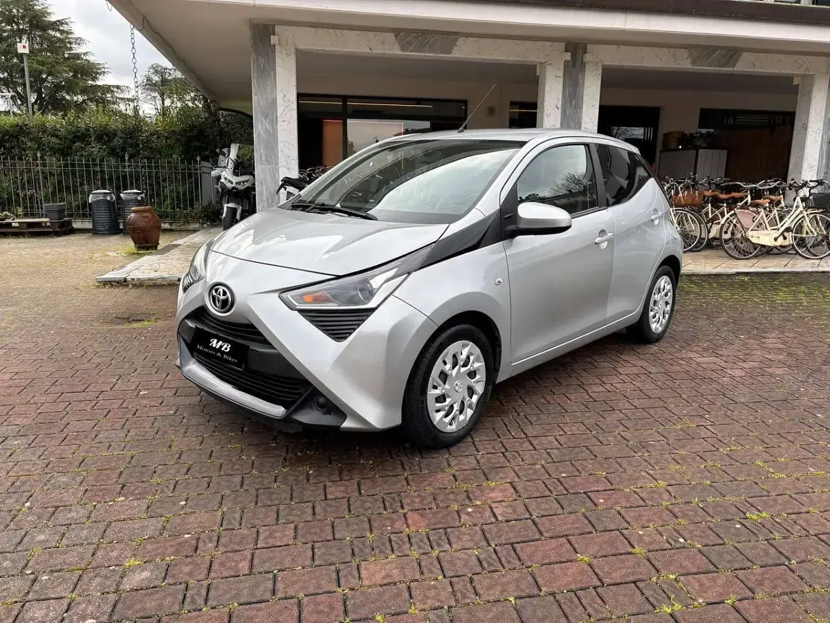 Gebraucht Toyota Aygo Business Edition 72 PS (52 kW) 2020 Grau Kleinwagen