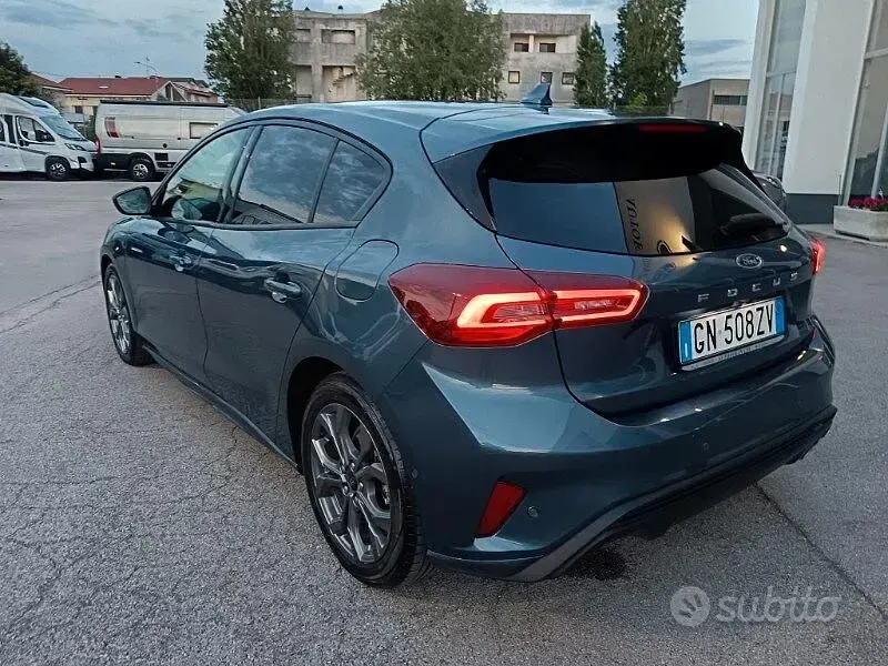 Usata Ford Focus ST-Line 116 CV (85 kW) 2024 Blu Berlina