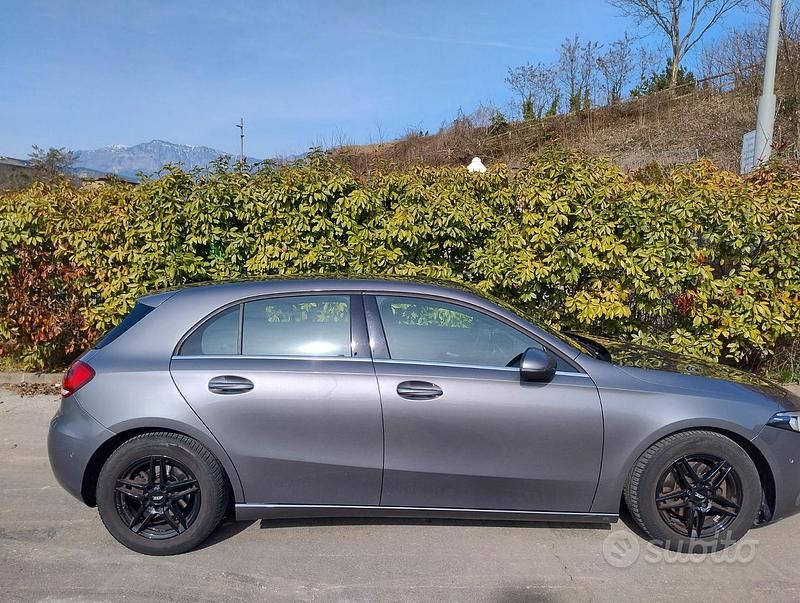 Usata Mercedes A180 Business 116 CV (85 kW) 2019 Grigio Berlina