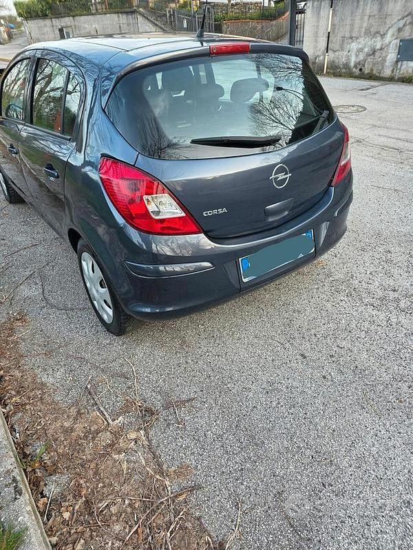 Usado Opel Corsa 80 HP (58 kW) 2009 Cinzento Citadino