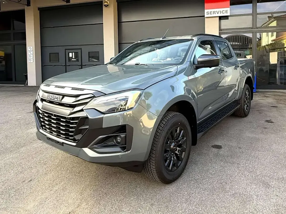 Nuova Isuzu D-Max 165 CV (121 kW) 2026 Irishmore green Pick-up