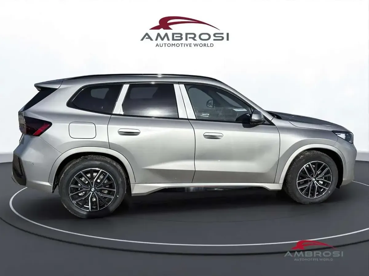 Nuova BMW X1 M Sport 245 CV (180 kW) 2026 Space silver metallizzato SUV