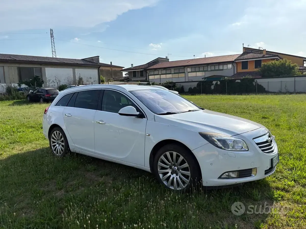 Usata Opel Insignia Cosmo 160 CV (117 kW) 2012 Bianco Station wagon
