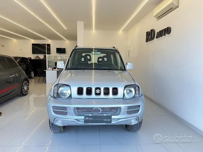 Usata Suzuki Jimny 86 CV (63 kW) 2006 Grigio SUV