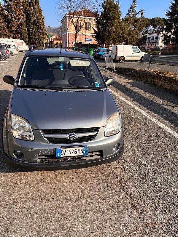 Usado Suzuki Ignis 99 CV (72 kW) 2007 Gris Utilitario
