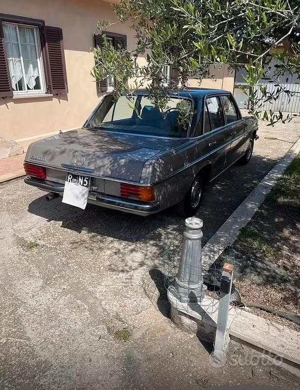 Usado Mercedes 240 1970 Gris Berlina
