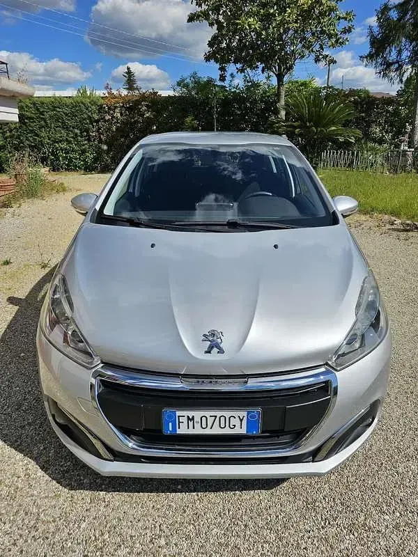 Usata Peugeot 208 Active 82 CV (60 kW) 2017 Utilitaria