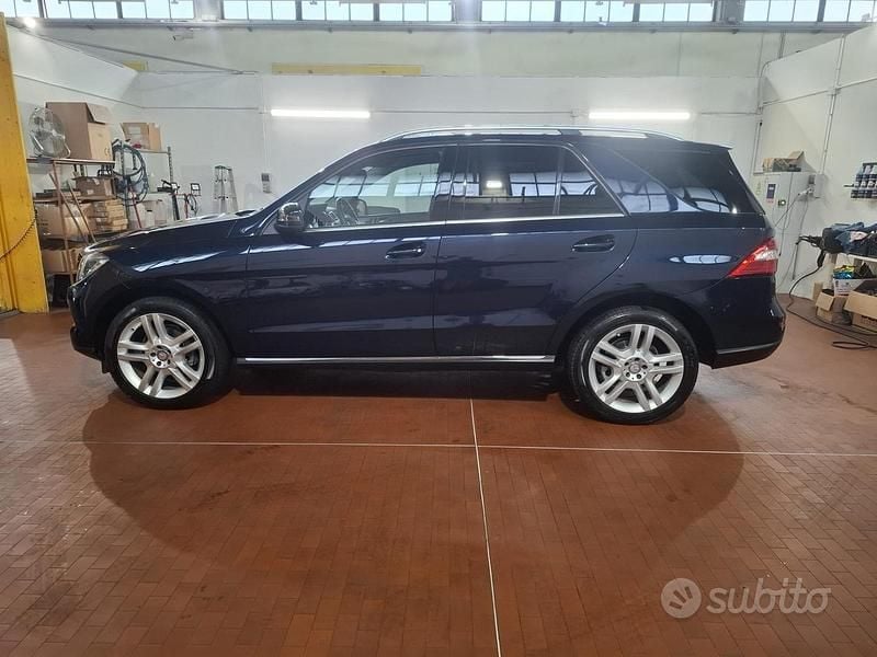 Käytetty Mercedes ML250 Premium 204 HP (150 kW) 2013 Sininen Katumaasturi