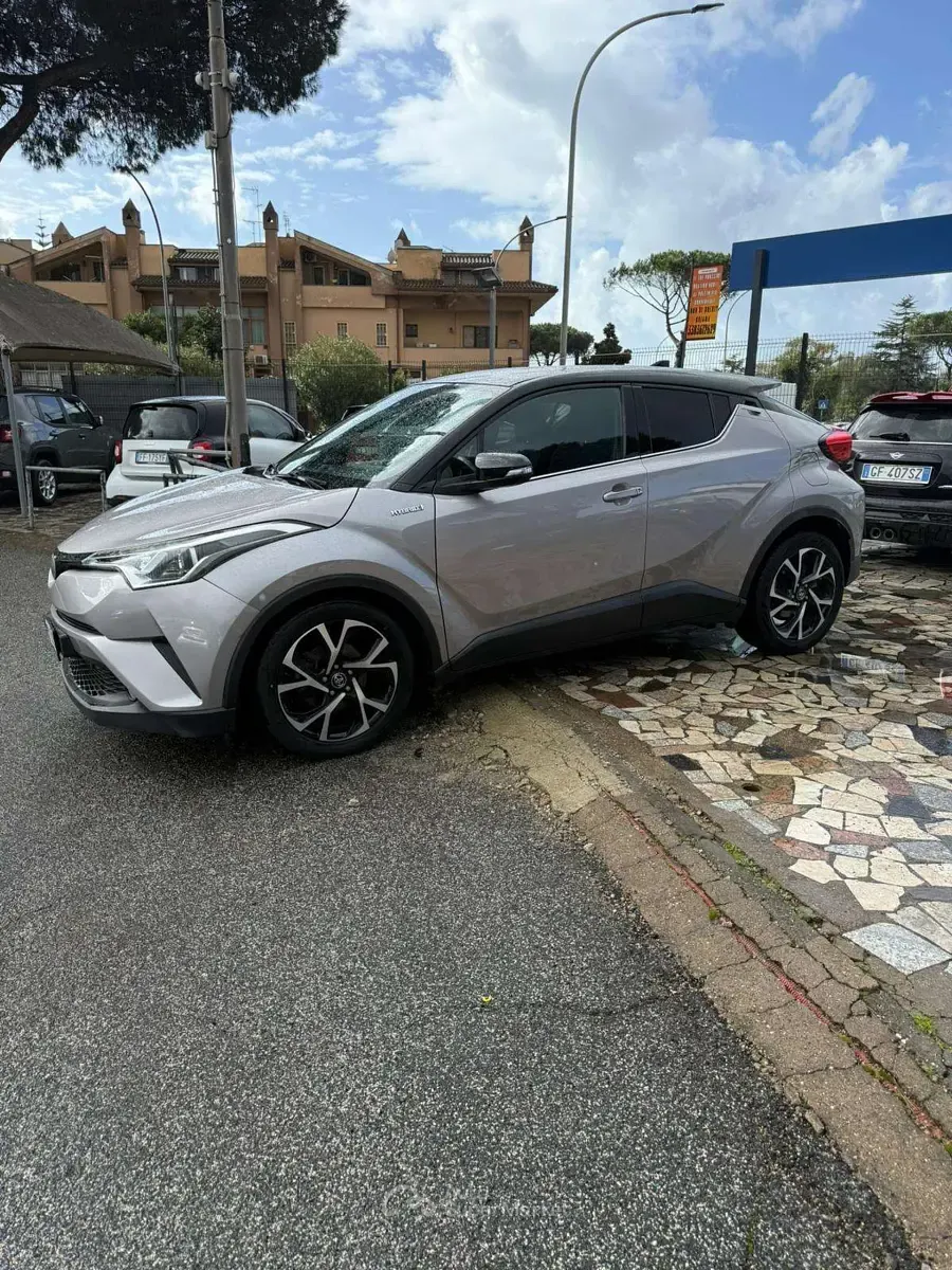 Usata Toyota C-HR Lounge 98 CV (72 kW) 2017 Grigio SUV