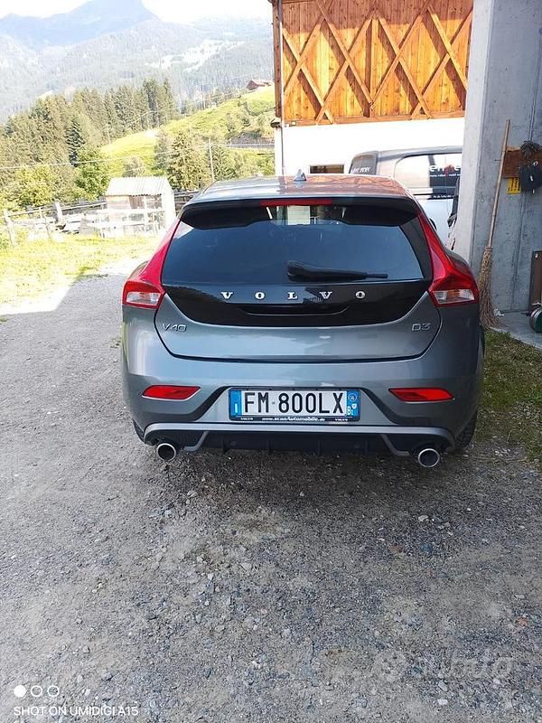 Usata Volvo V40 150 CV (110 kW) 2016 Grigio Station wagon