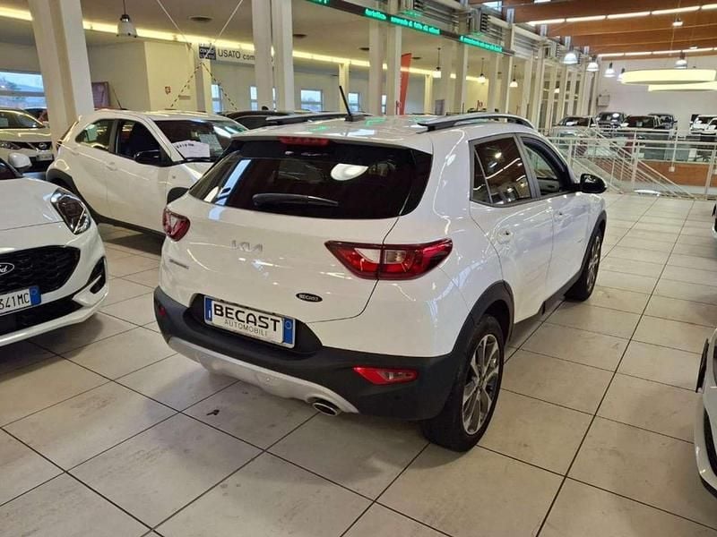 Usata Kia Stonic Style 101 CV (74 kW) 2023 Bianco pastello SUV